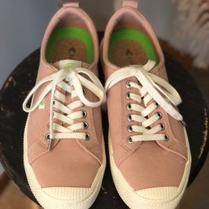 Cariuma OCA Low in Rose Canvas - 10.5